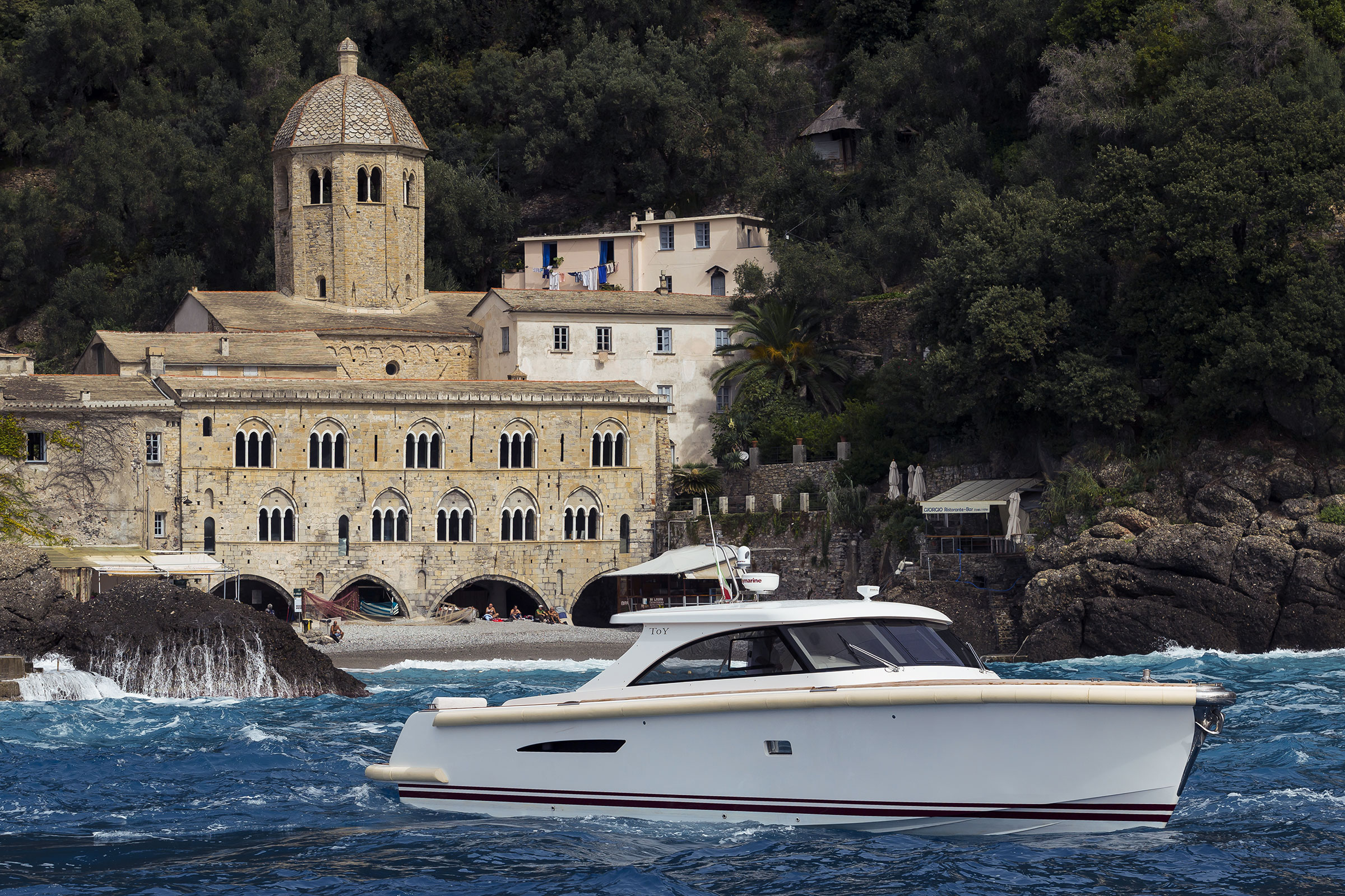 Toy 47 Tender – navigazione Barca a motore Toy 47 Tender bianco in navigazione a San fruttuoso