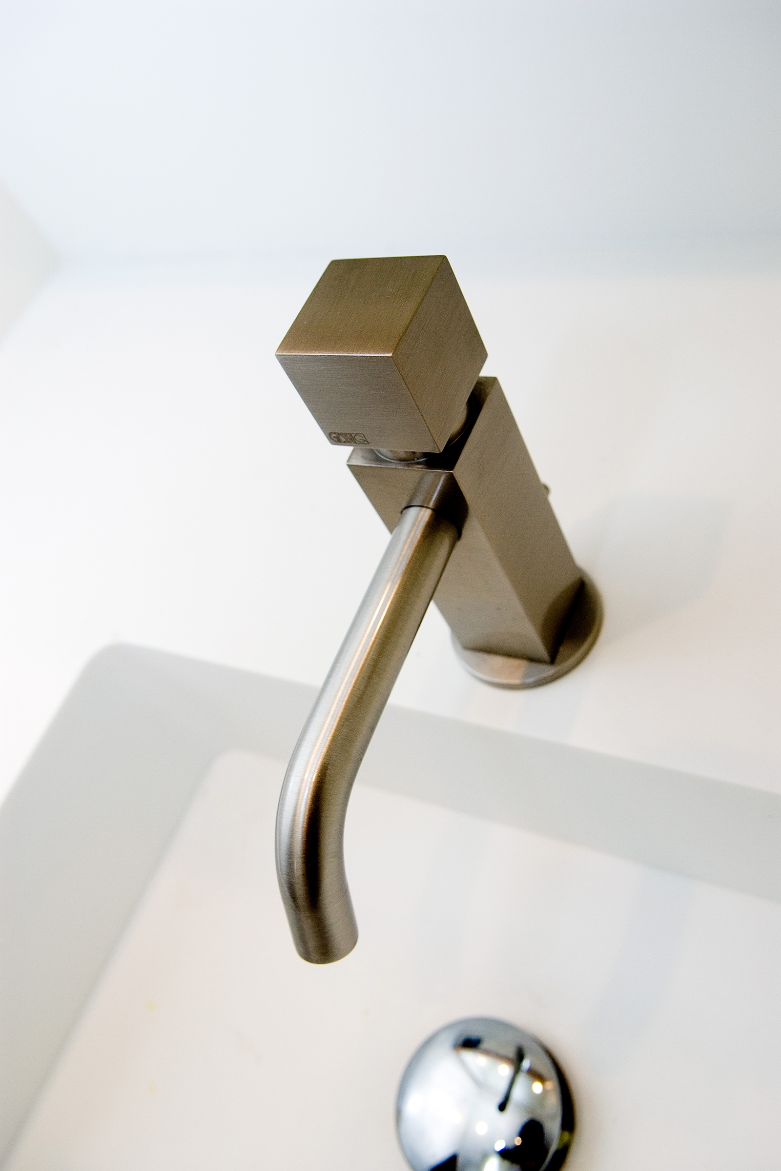 Toy 51 rubinetto di design Toy 51 dettaglio del rubinetto del bagno oggetto di design